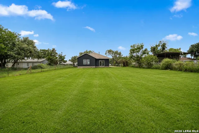 15242 Oak St Lytle, TX 78052