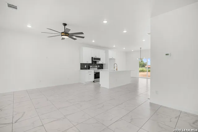 15242 Oak St Lytle, TX 78052
