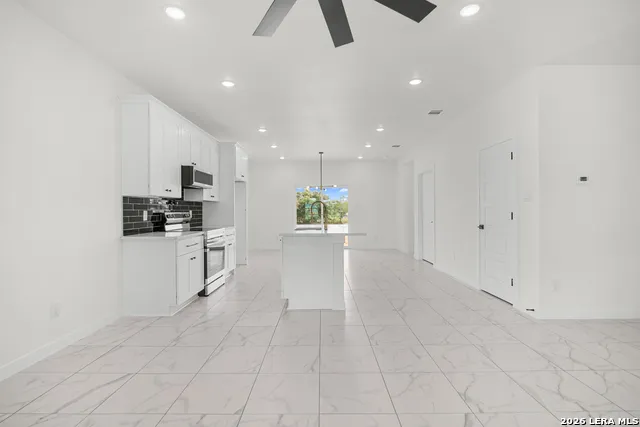 15242 Oak St Lytle, TX 78052