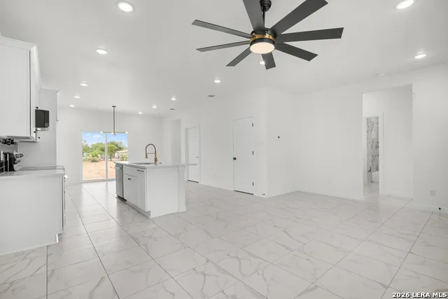 15242 Oak St Lytle, TX 78052