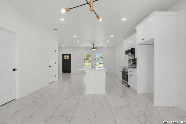 15242 Oak St Lytle, TX 78052