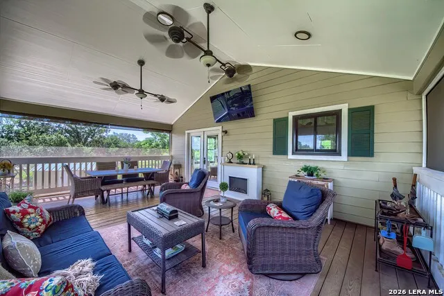 610 County Road 342 Hondo, TX 78861