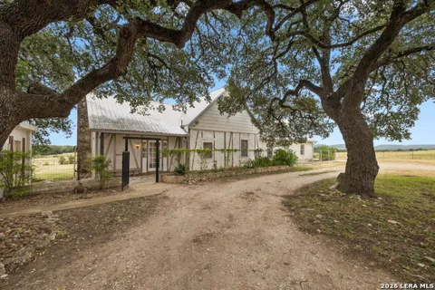 48 Holiday Rd
