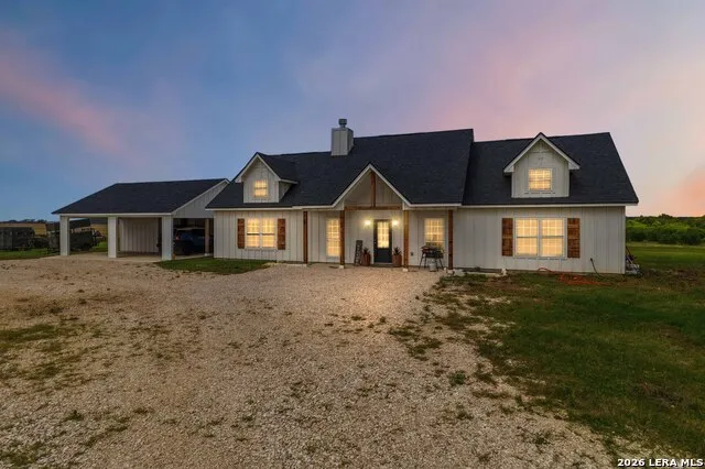 2194 S Ranch Rd 187 Sabinal, TX 78881