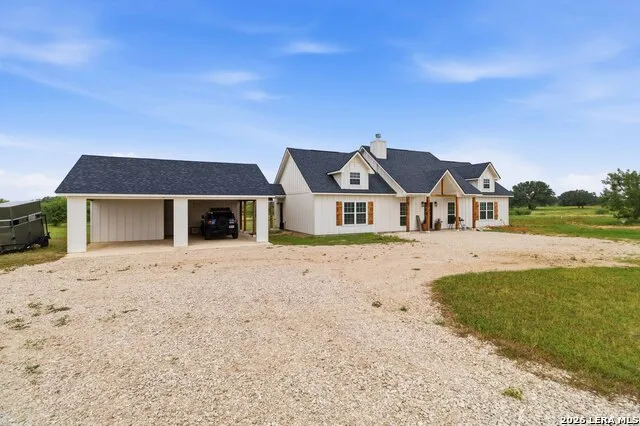 2194 S Ranch Rd 187 Sabinal, TX 78881