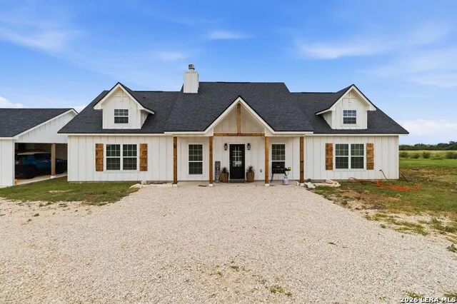 2194 S Ranch Rd 187 Sabinal, TX 78881