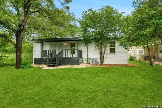 726 PRICE AVE San Antonio, TX 78211