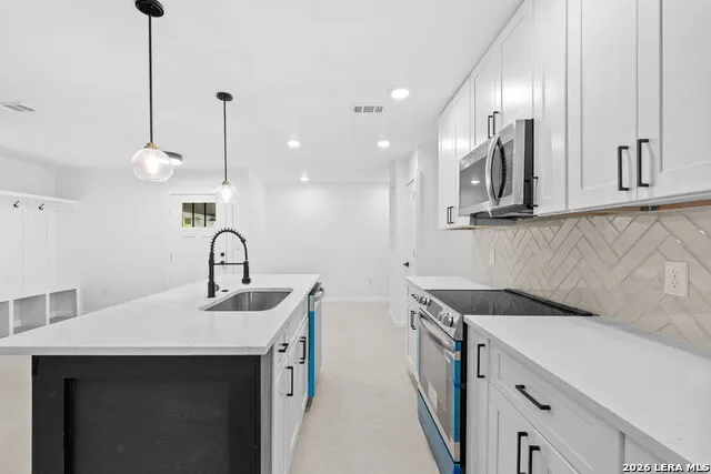 726 PRICE AVE San Antonio, TX 78211