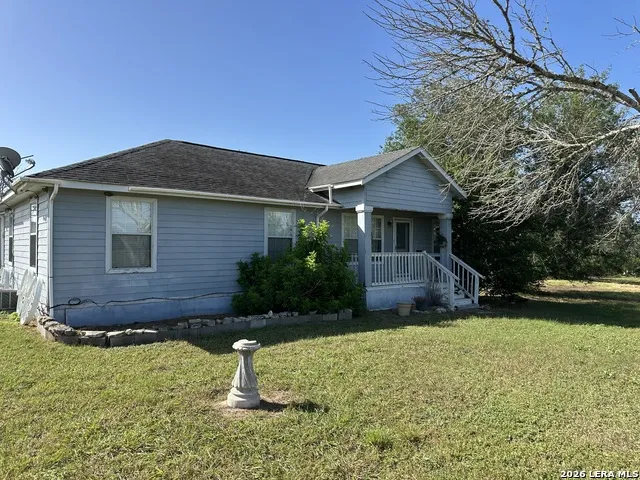 186 COUNTY ROAD 148 Kenedy, TX 78119