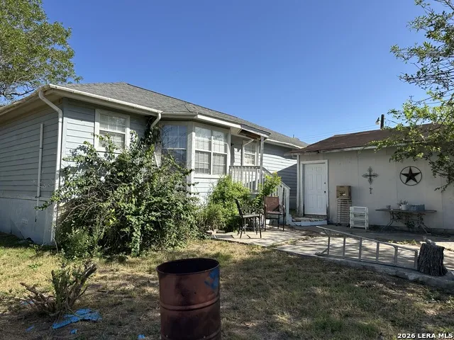 186 COUNTY ROAD 148 Kenedy, TX 78119