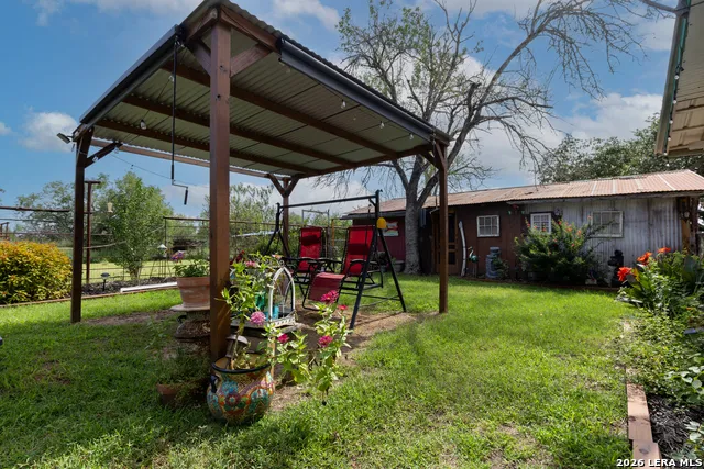 235 County Road 7712 Devine, TX 78016