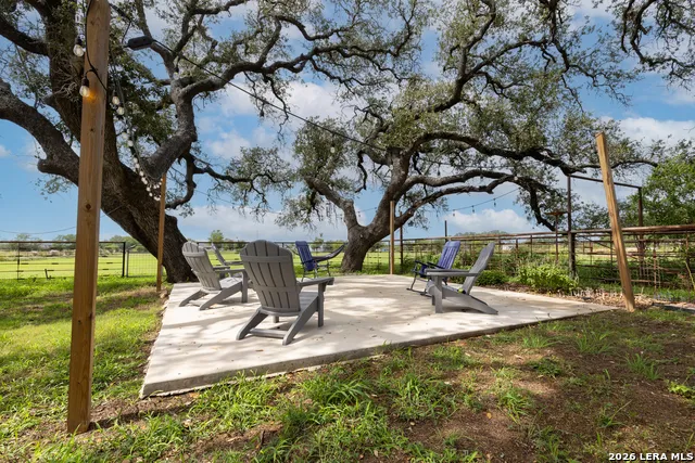 235 County Road 7712 Devine, TX 78016