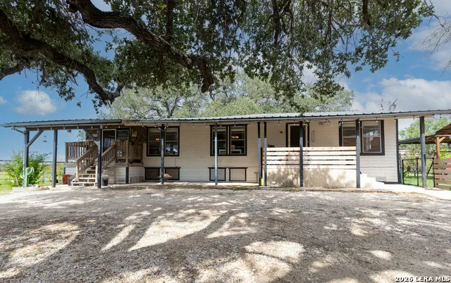 235 County Road 7712 Devine, TX 78016