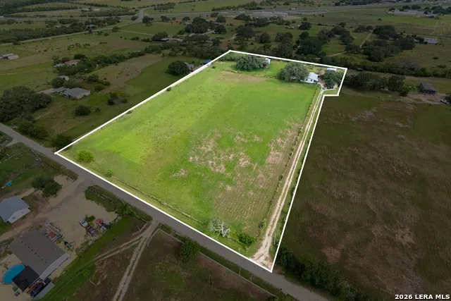 235 County Road 7712 Devine, TX 78016