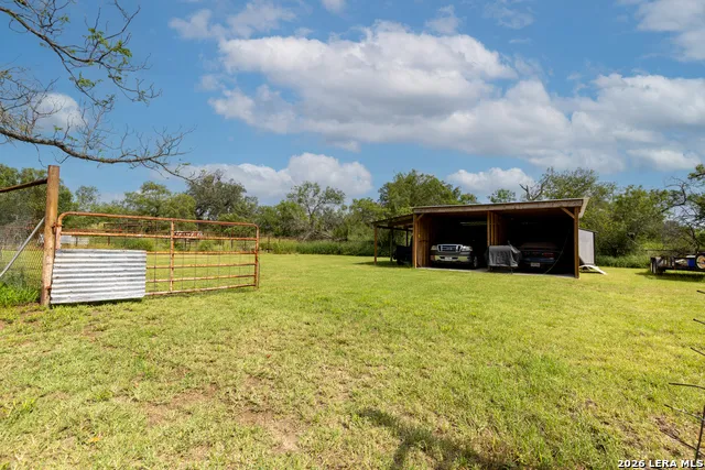 235 County Road 7712 Devine, TX 78016