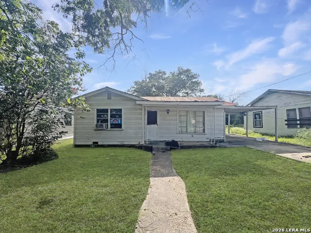 1008 Avenue T Hondo, TX 78861