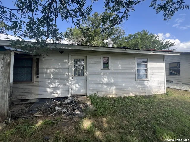 1008 Avenue T Hondo, TX 78861