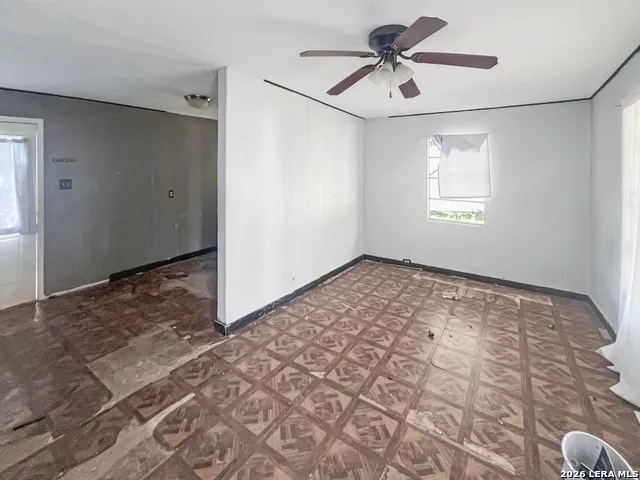 1008 Avenue T Hondo, TX 78861