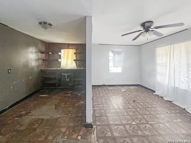 1008 Avenue T Hondo, TX 78861