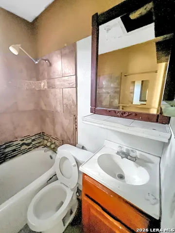 1008 Avenue T Hondo, TX 78861