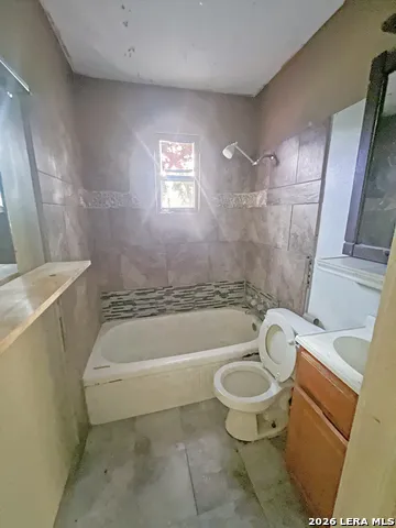 1008 Avenue T Hondo, TX 78861