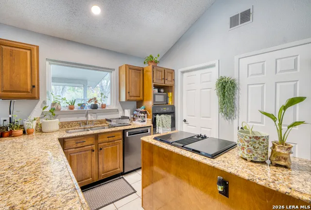 208 Echo Valley Del Rio, TX 78840