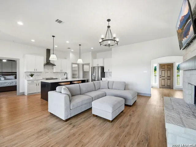 101 Jerry Gray Blanco, TX 78606