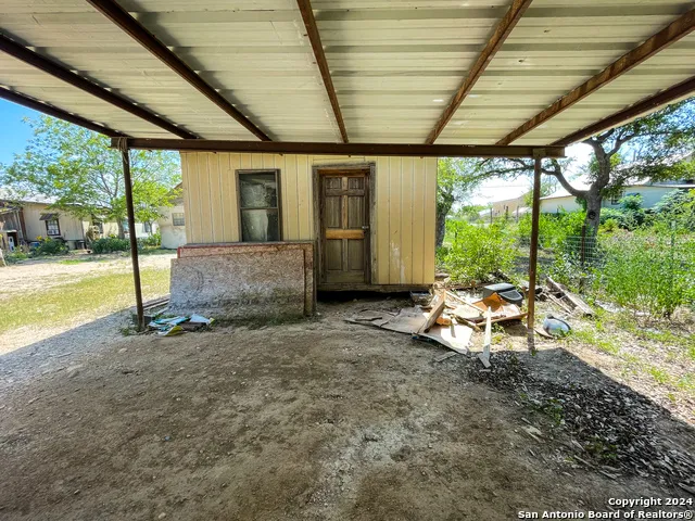 312 James St Brackettville, TX 78832