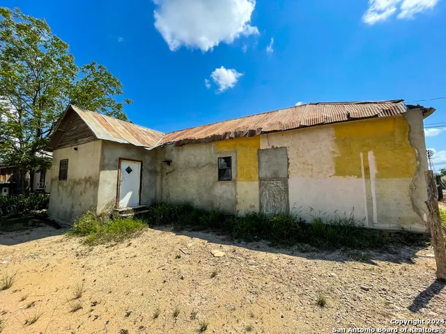 312 James St Brackettville, TX 78832
