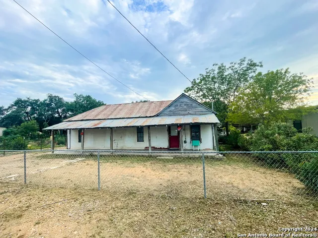 312 James St Brackettville, TX 78832