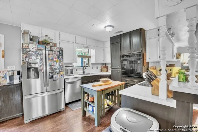 470 Rutledge Poteet, TX 78065