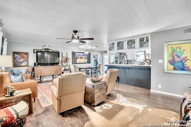 470 Rutledge Poteet, TX 78065