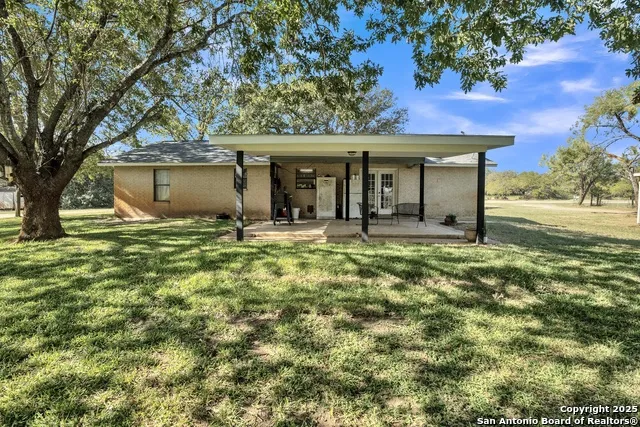 470 Rutledge Poteet, TX 78065