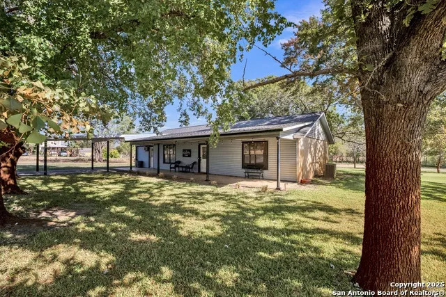 470 Rutledge Poteet, TX 78065