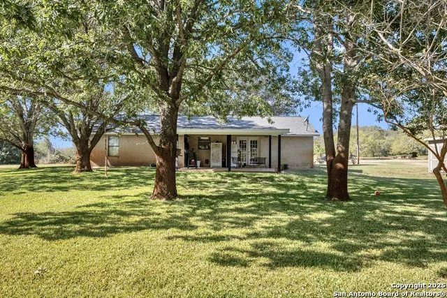 470 Rutledge Poteet, TX 78065