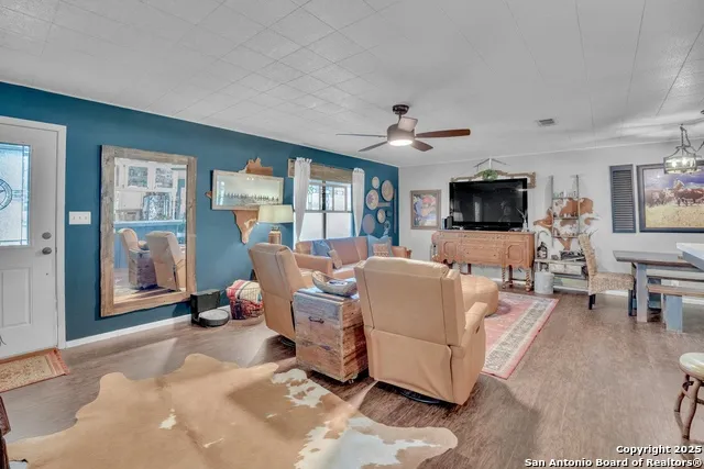470 Rutledge Poteet, TX 78065