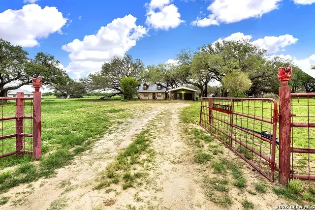 360 HORTON RD Poteet, TX 78065