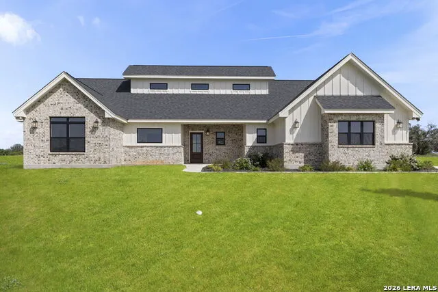156 FIREWHEEL LOOP Floresville, TX 78114