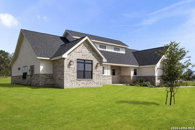 156 FIREWHEEL LOOP Floresville, TX 78114