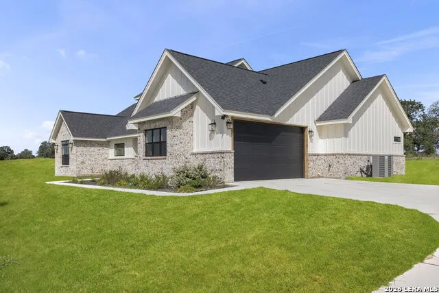 156 FIREWHEEL LOOP Floresville, TX 78114
