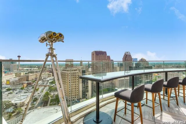 123 Lexington #APT 1703 San Antonio, TX 78205