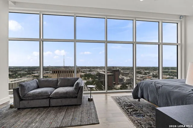 123 Lexington #APT 1703 San Antonio, TX 78205