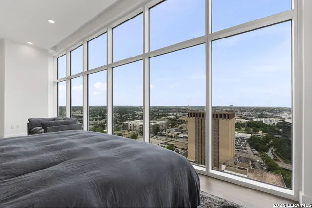 123 Lexington #APT 1703 San Antonio, TX 78205