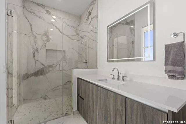 123 Lexington #APT 1703 San Antonio, TX 78205