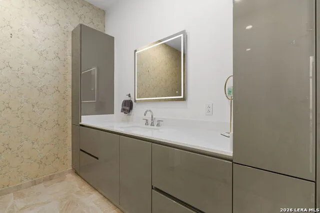 123 Lexington #APT 1703 San Antonio, TX 78205