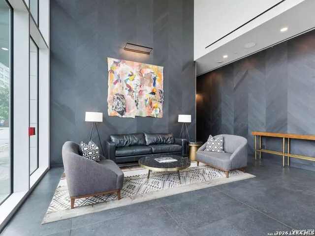 123 Lexington #APT 1703 San Antonio, TX 78205