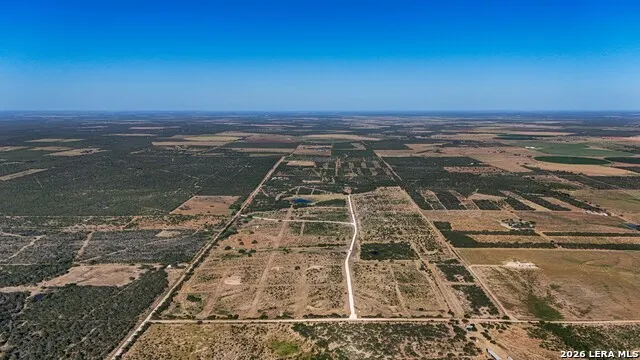 6192 County Road 2500 Bigfoot, TX 78005