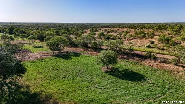 6192 County Road 2500 Bigfoot, TX 78005