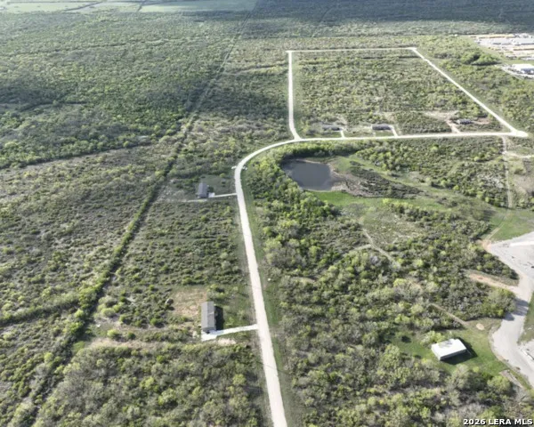 254 Frio Estates Dr Moore, TX 78057