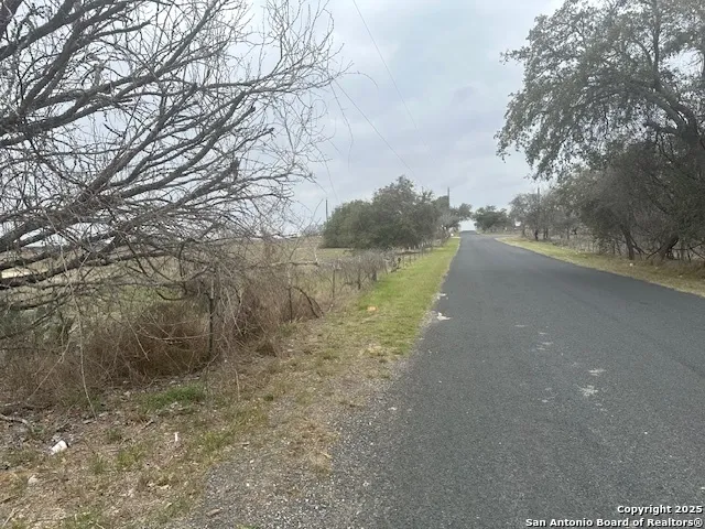 003 Stevens Rd Von Ormy, TX 78073